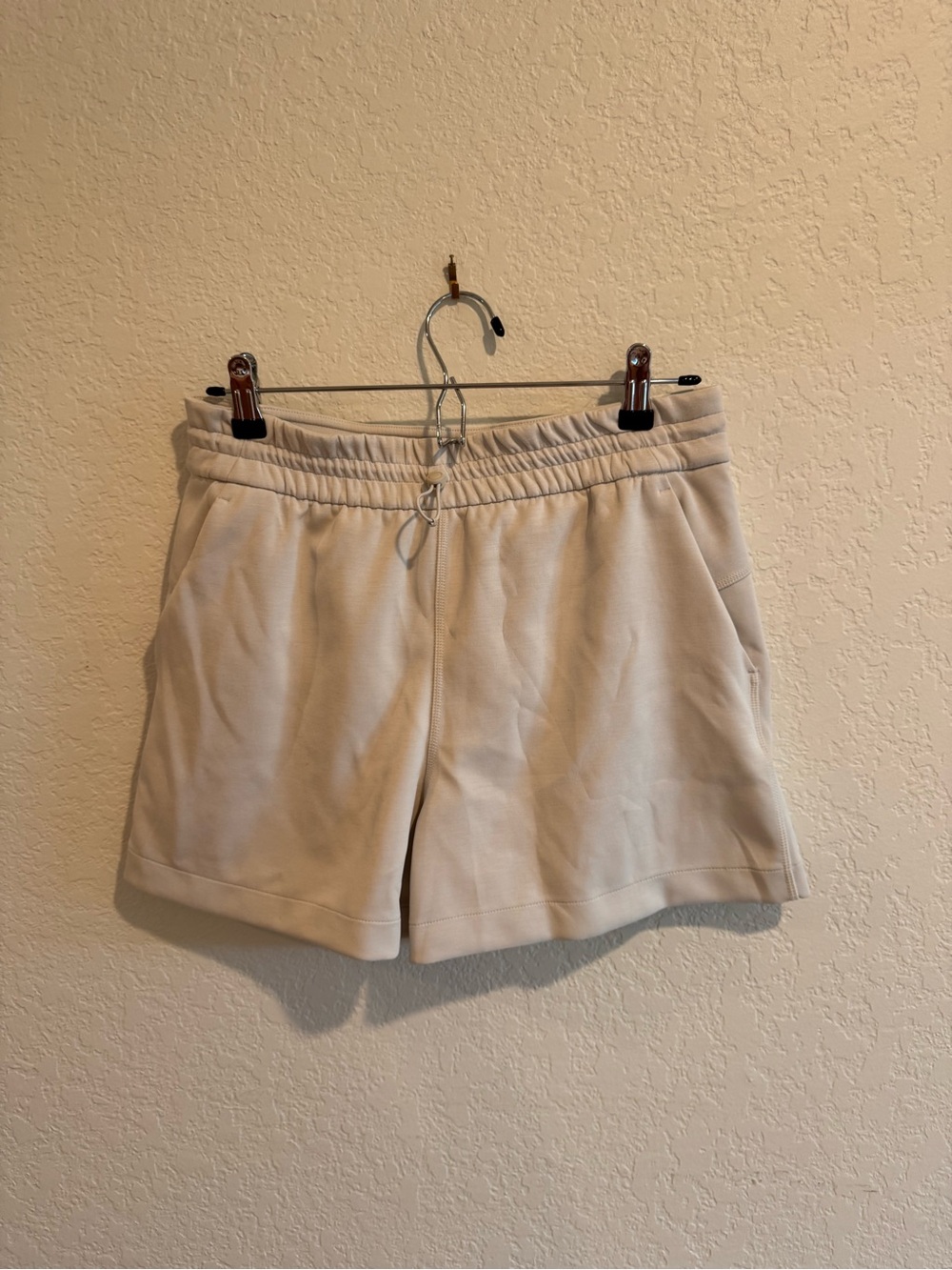 Lululemon softstreme short in Light Beige